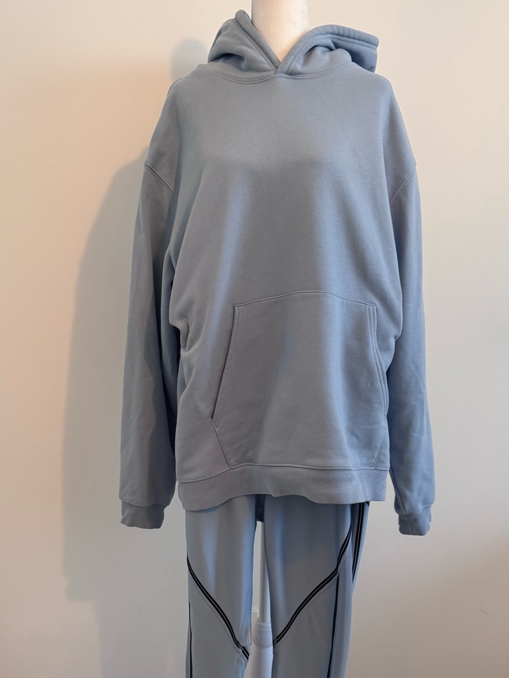 Alo Yoga Accolade Hoodie in Celestial Blue.